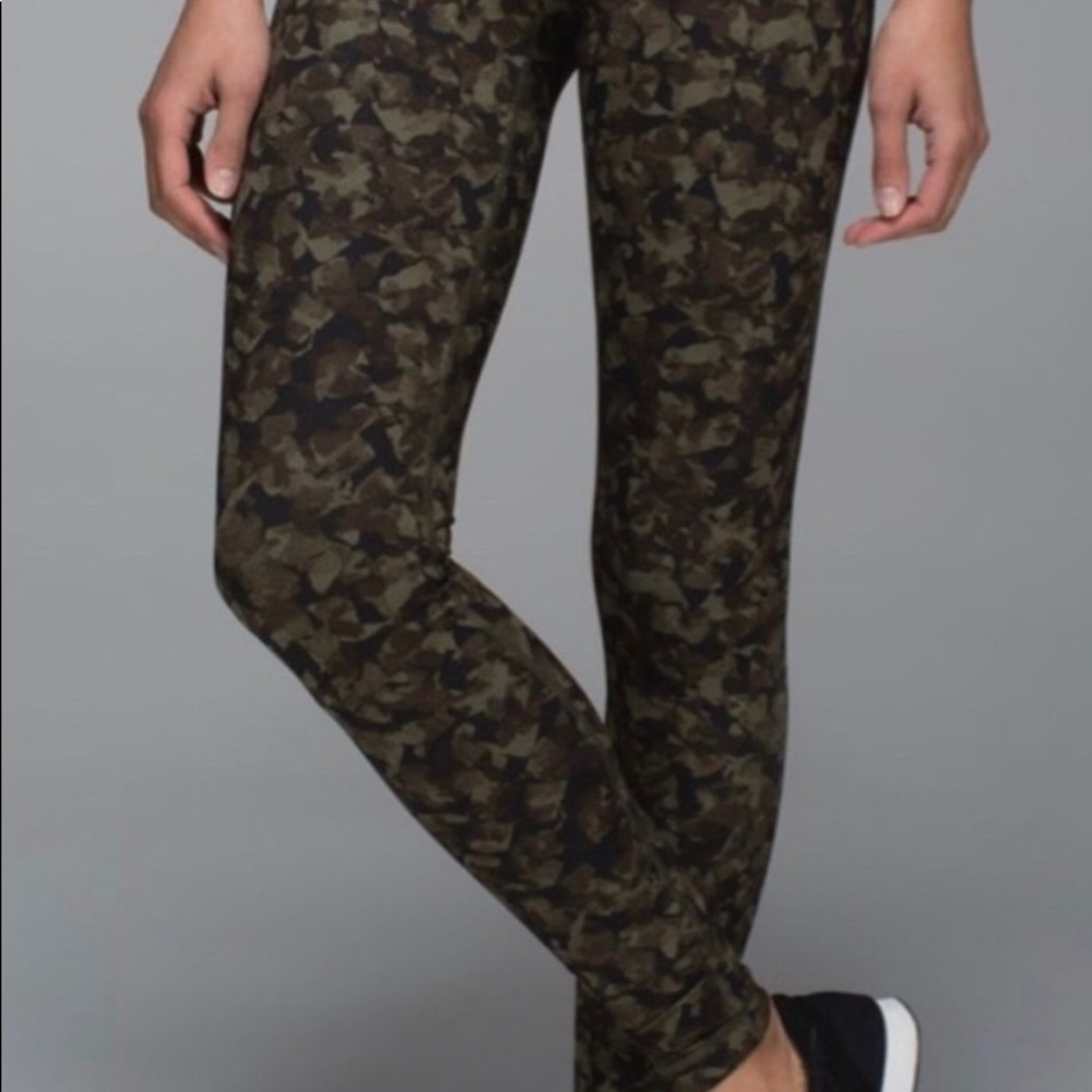 Lululemon | Wunder Under Roll Down Leggings Mystic Jungle Fatigue Green Black.